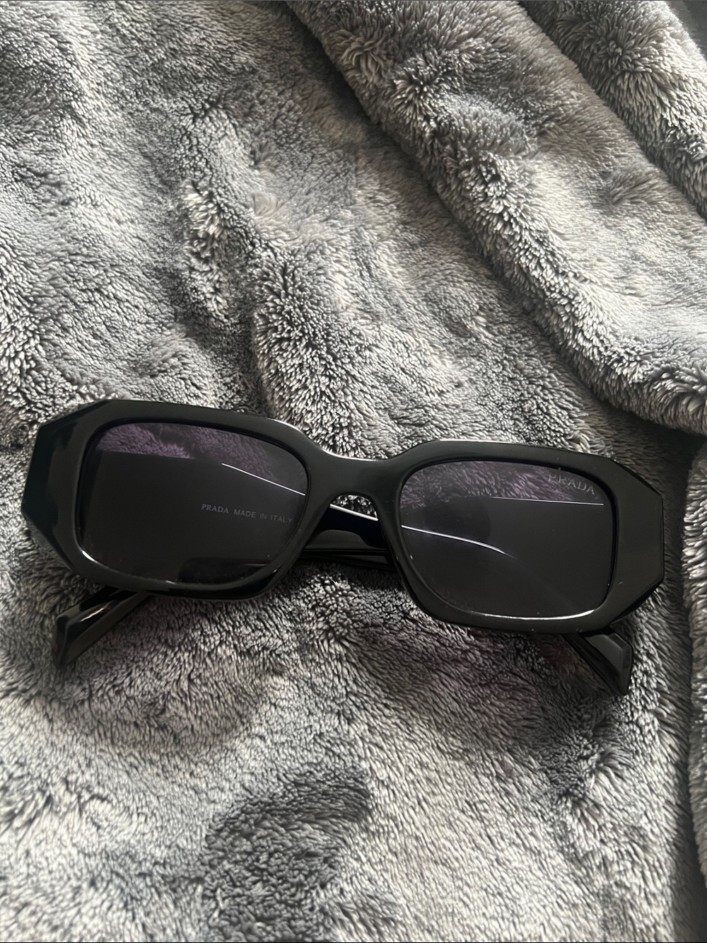 Prada Black Women's Oversized Sunglasses with Gold Logo Accent - Picture 5 of 10